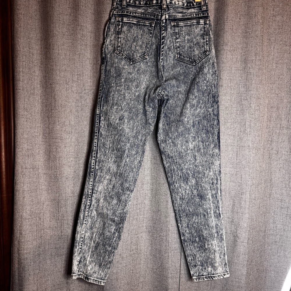 Vintage-Effect High-Rise Women's Jeans - Acid Wash Blue - Picture 5 of 10